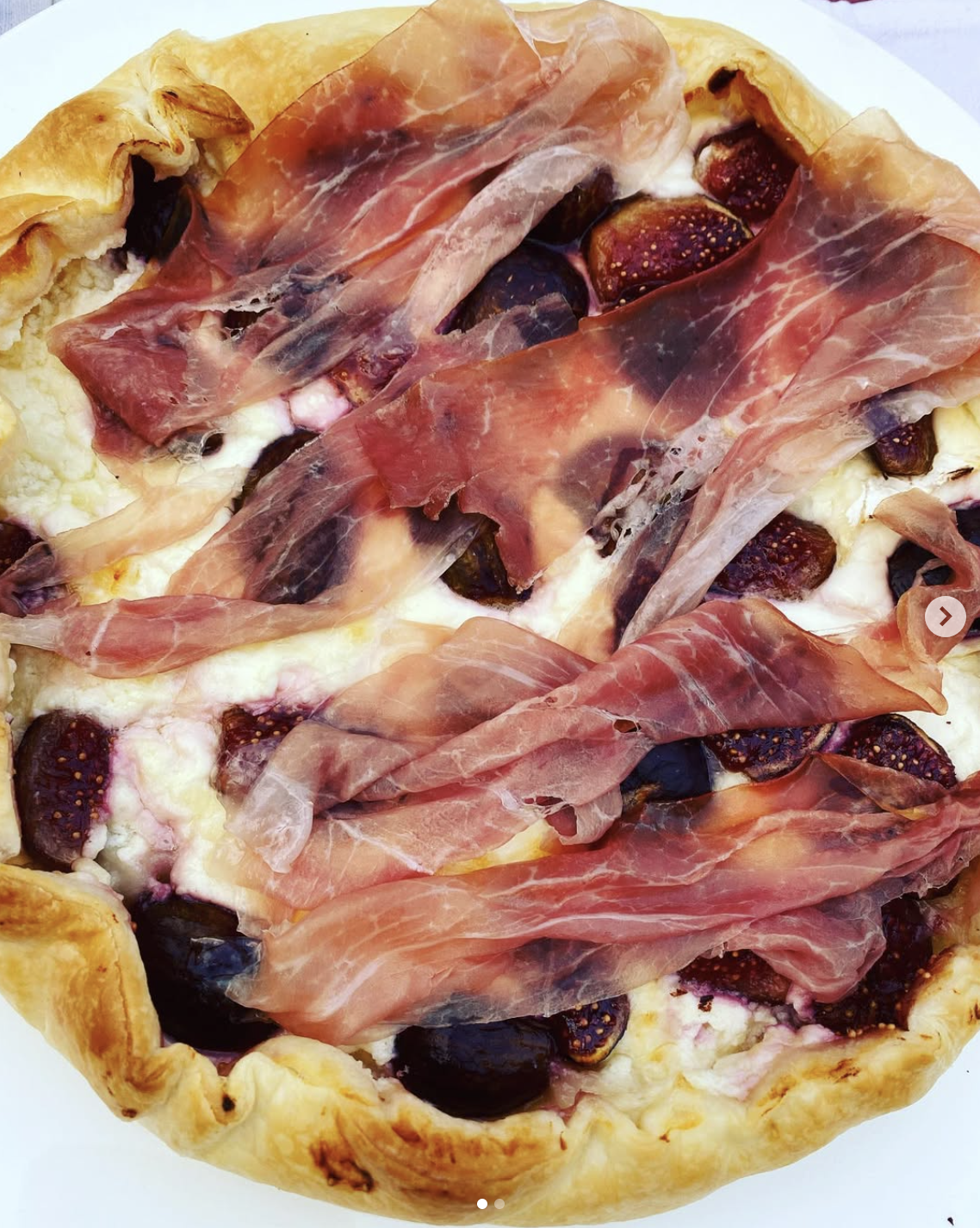 Pizza fichi, camembert e prosciutto