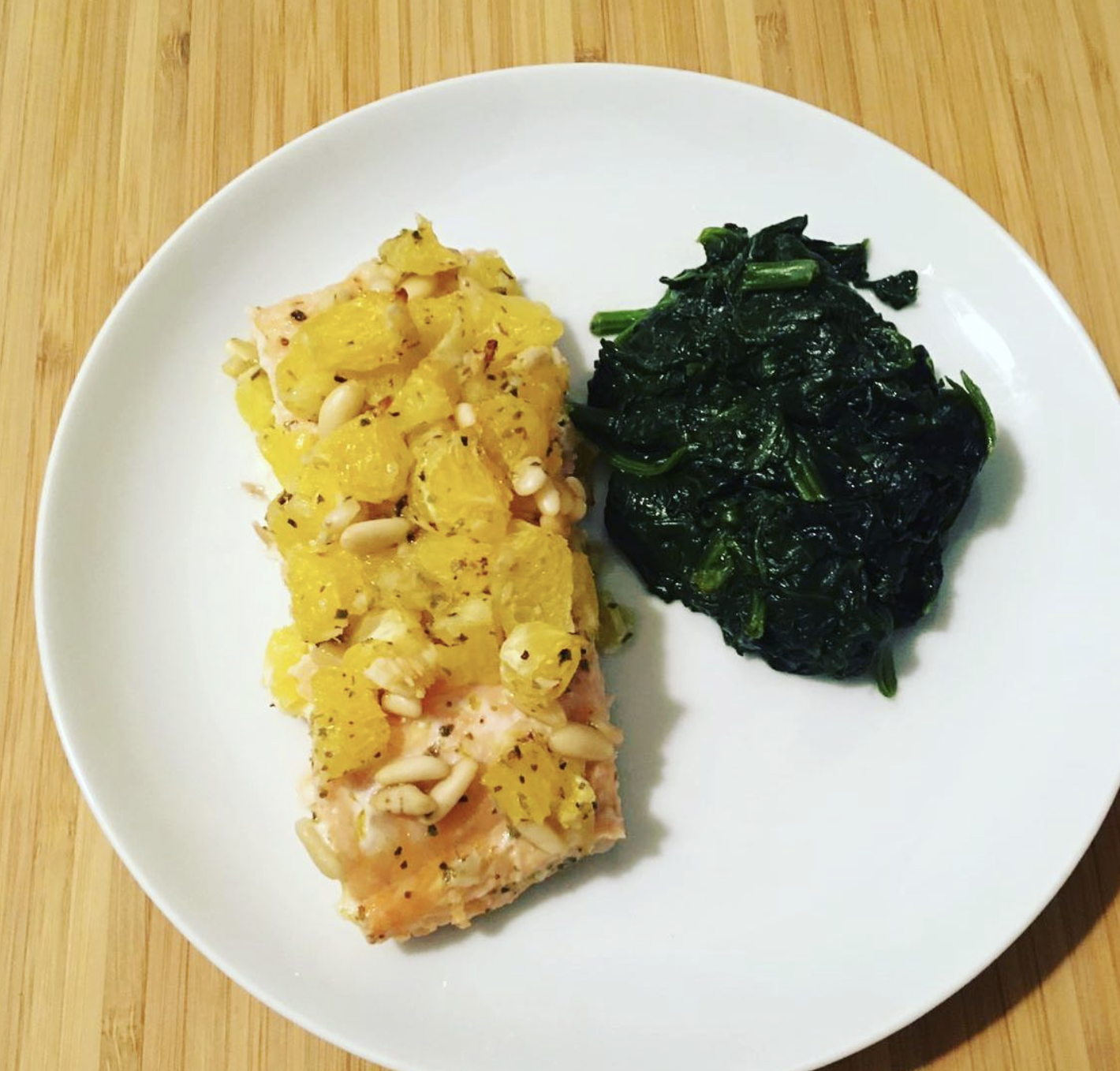 Salmone con crosta di arance e pinoli