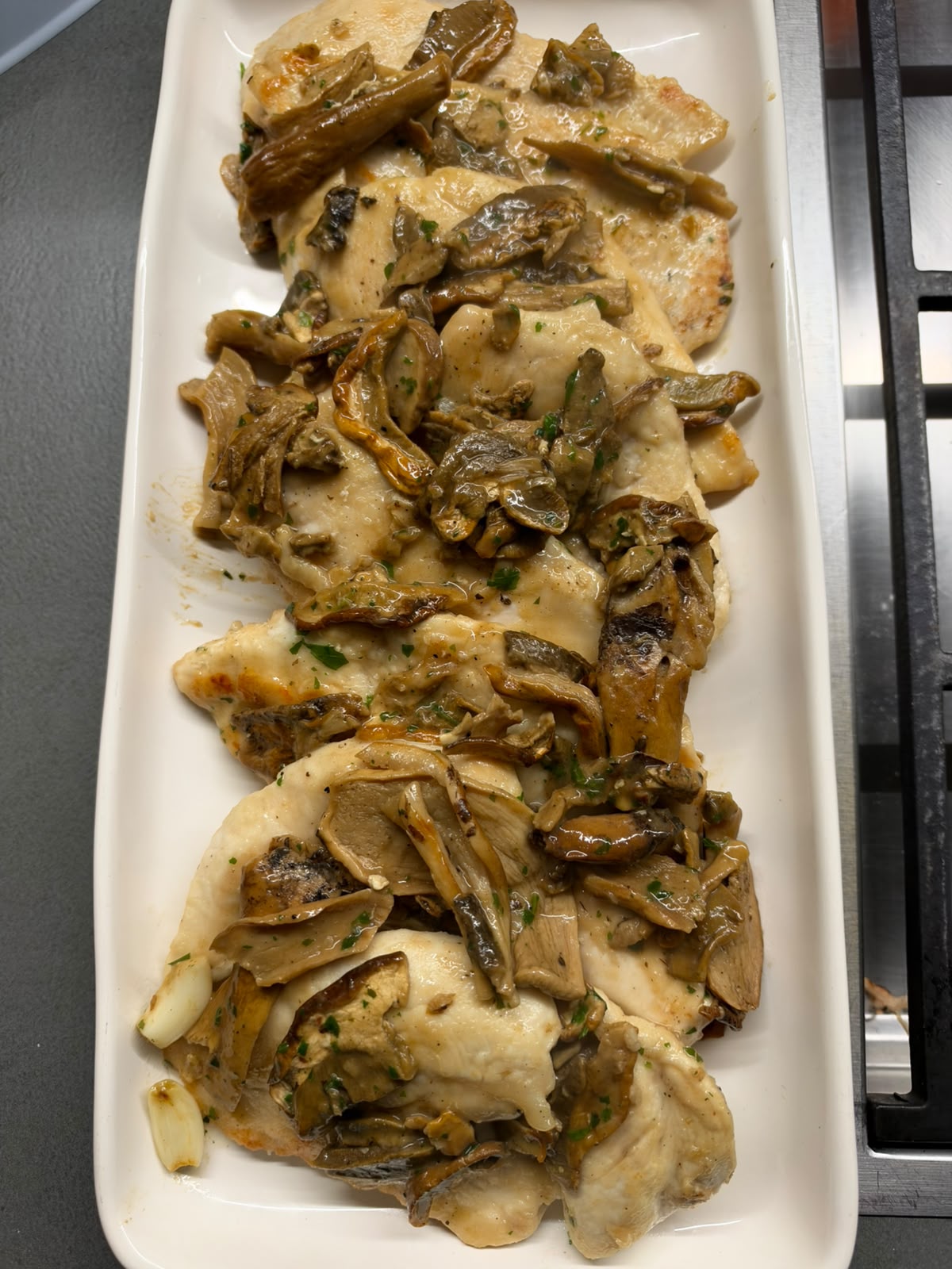 Scaloppine di pollo con funghi e prezzemolo