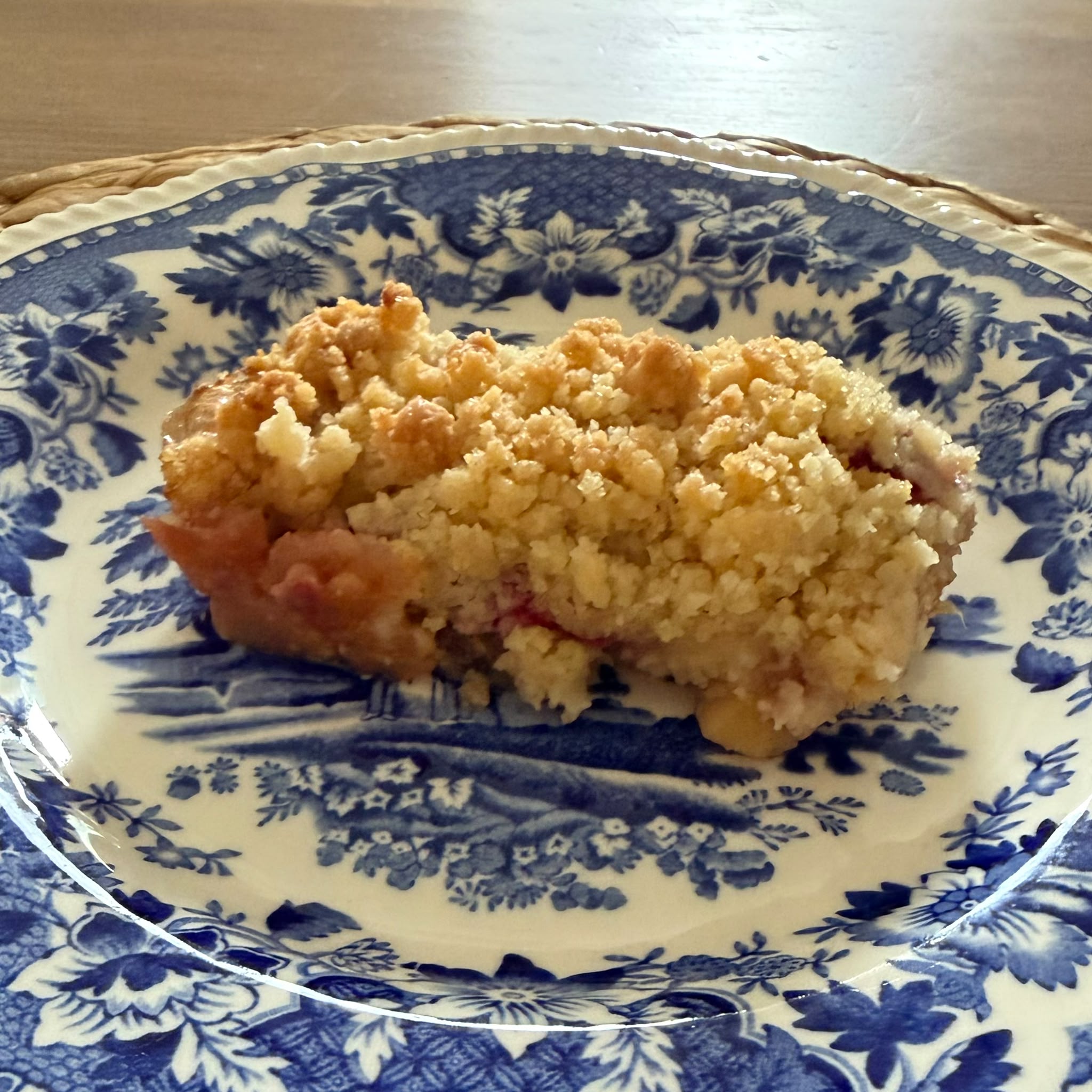 Crumble con mele e lamponi